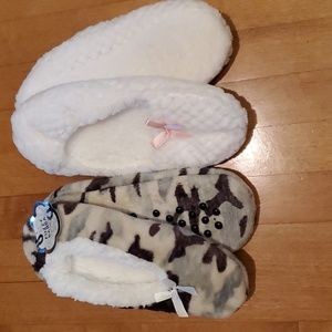 2 pair Fuzzy Babba Slipper Socks Camo Size M/L shoe size 7-9.5 NWT